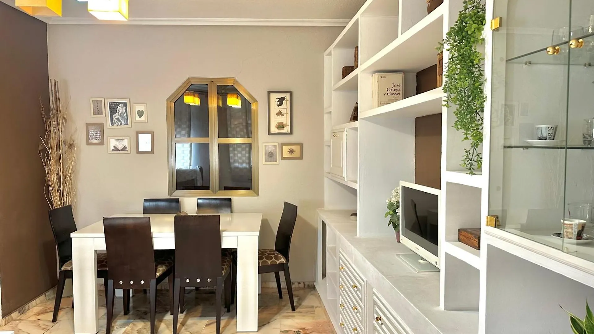 Alfonso X Apartment Cordoba Spain